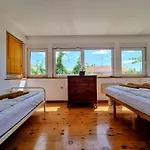 F13 Apartman *