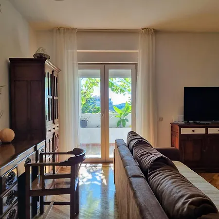 Apartment F13 *