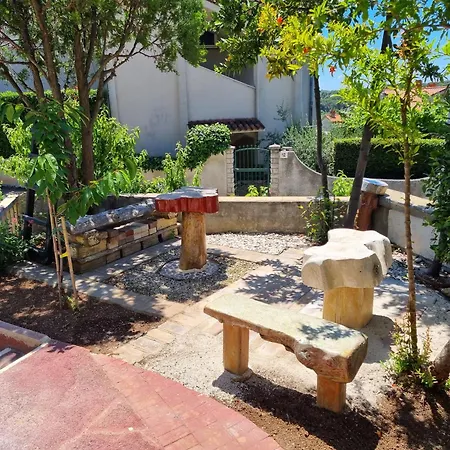 Apartment F13 Pula