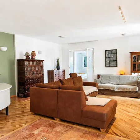 Apartment F13 *
