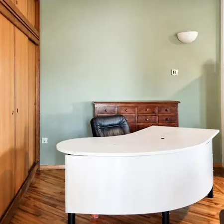 Apartment F13 *